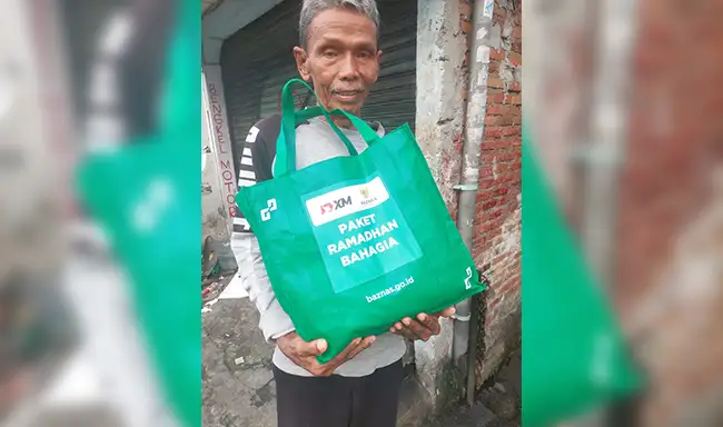XM 携手 BAZNAS 援助雅加达贫困家庭(图2) CSR-Indo-3.webp